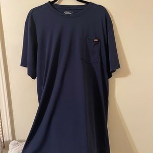 Men’s dickies tee-shirt.